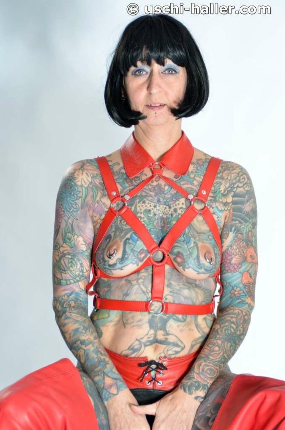 Photo shoot with full body tattooed MILF Cleo #23