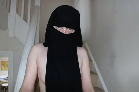 niqab slut         