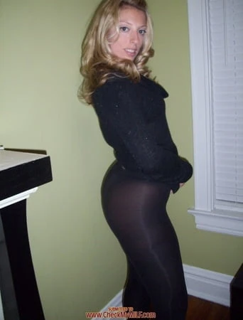 check my milf flashing pussy         