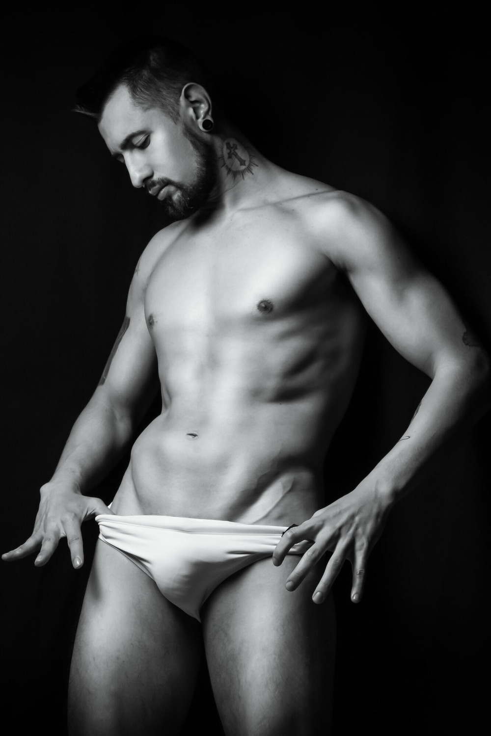 Neitan in Black & White – Sensual Photoshoot with a Touch of #5
