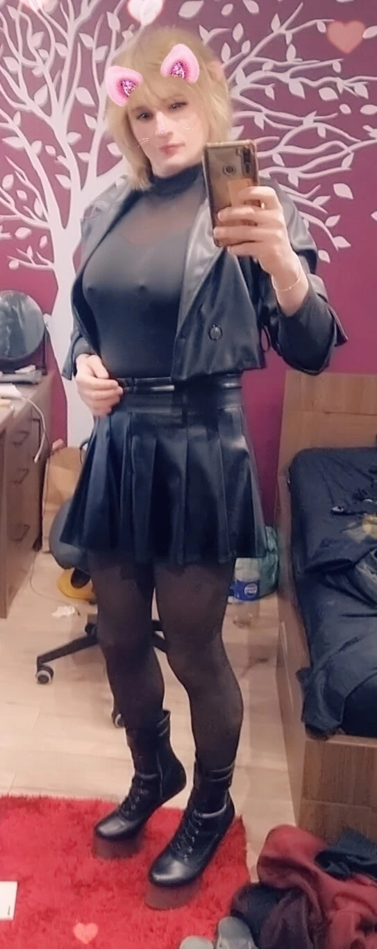 私と一緒に踊りたい...あるいは、私をファックするかもしれません