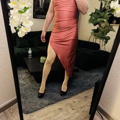 CD tries in dress with high heels 