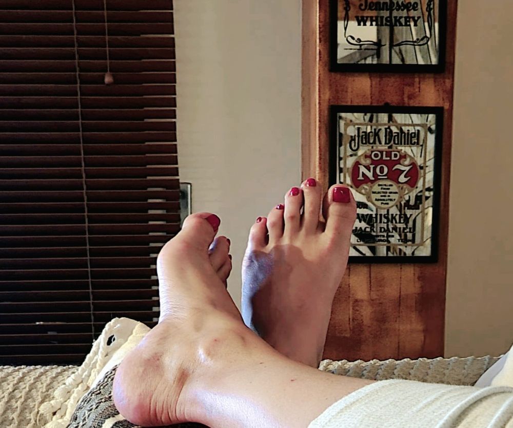 Who loves feet...?