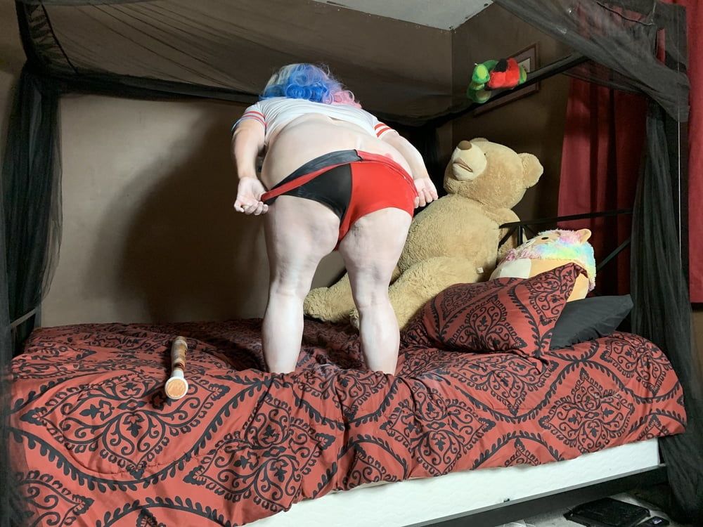 Sexy BBW Harley Quinn Cosplay Photoset #44