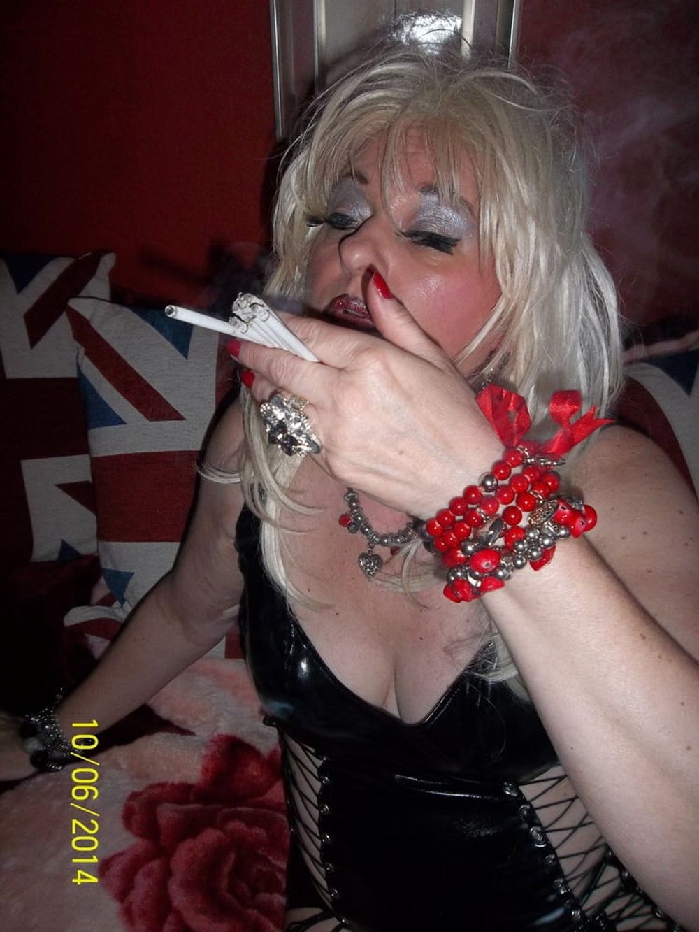 MISTRESS MORITZ SMOKES #54