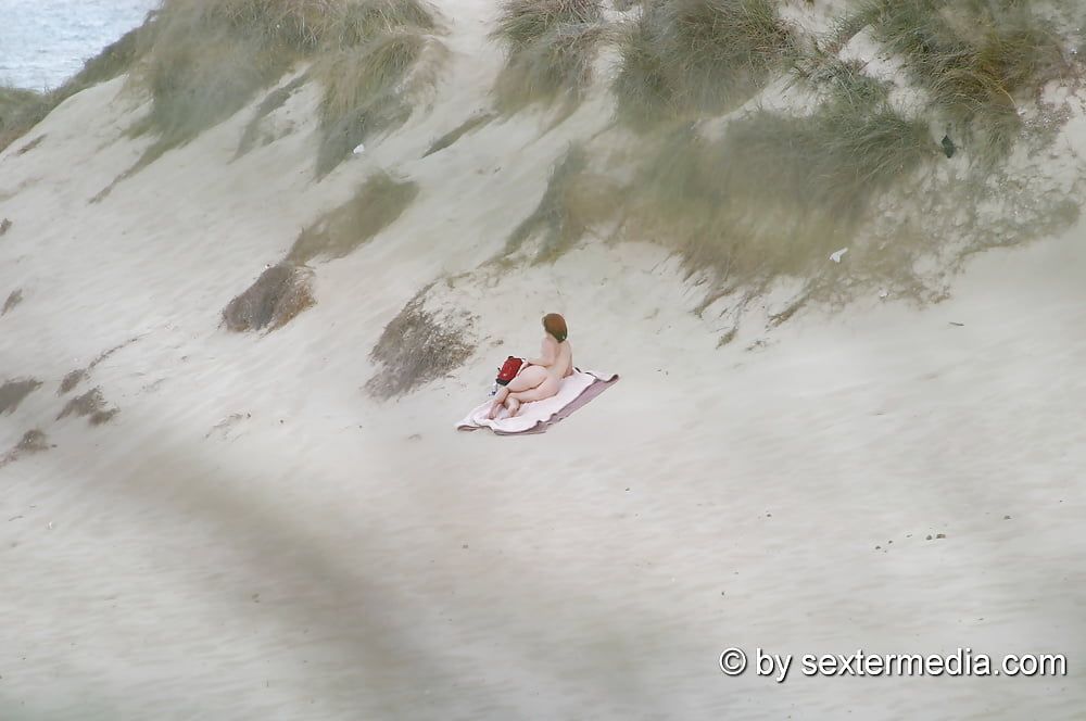 Mlif Muschi nackt am Strand in Mesquida