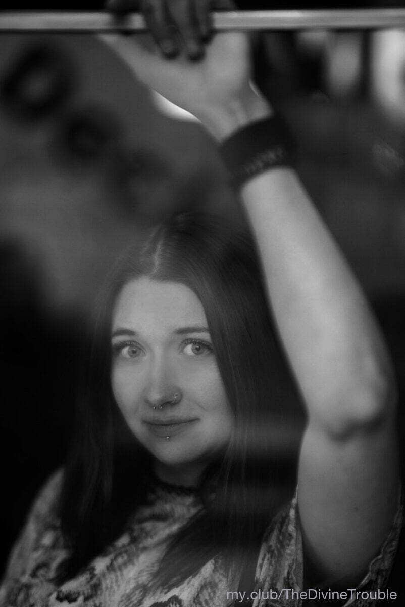 Free     TheDivineTrouble Photos