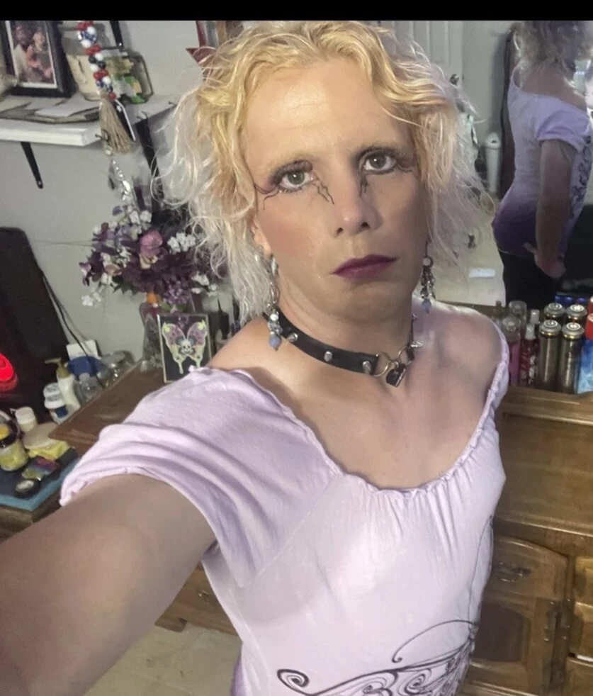 Redickbosko showing off body