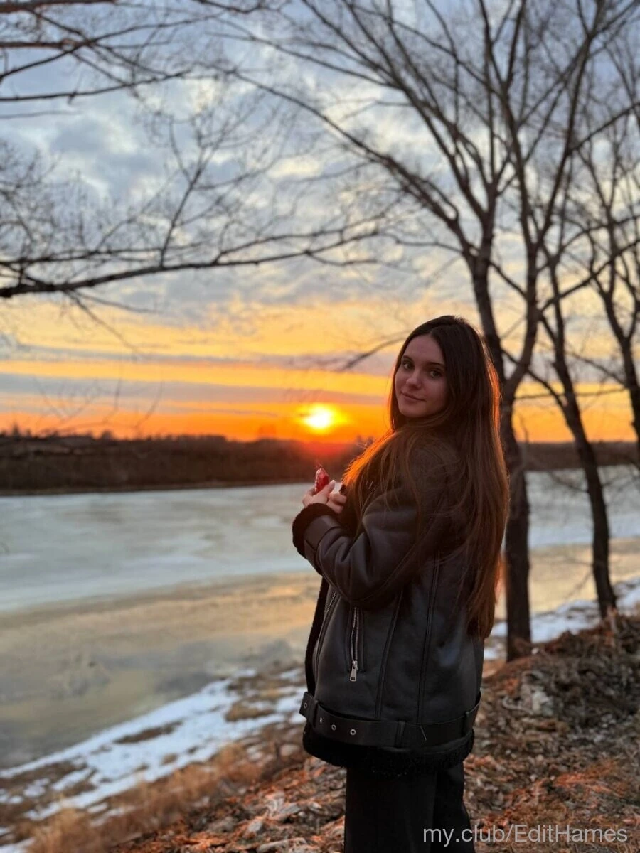 Chloe Free Photos #5