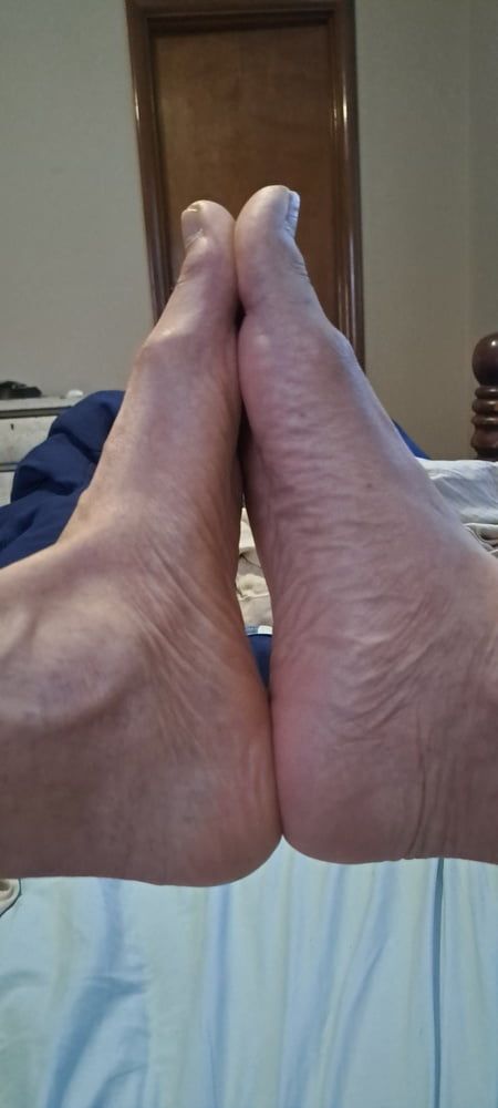 Feet are sexy, toes are tasty ?