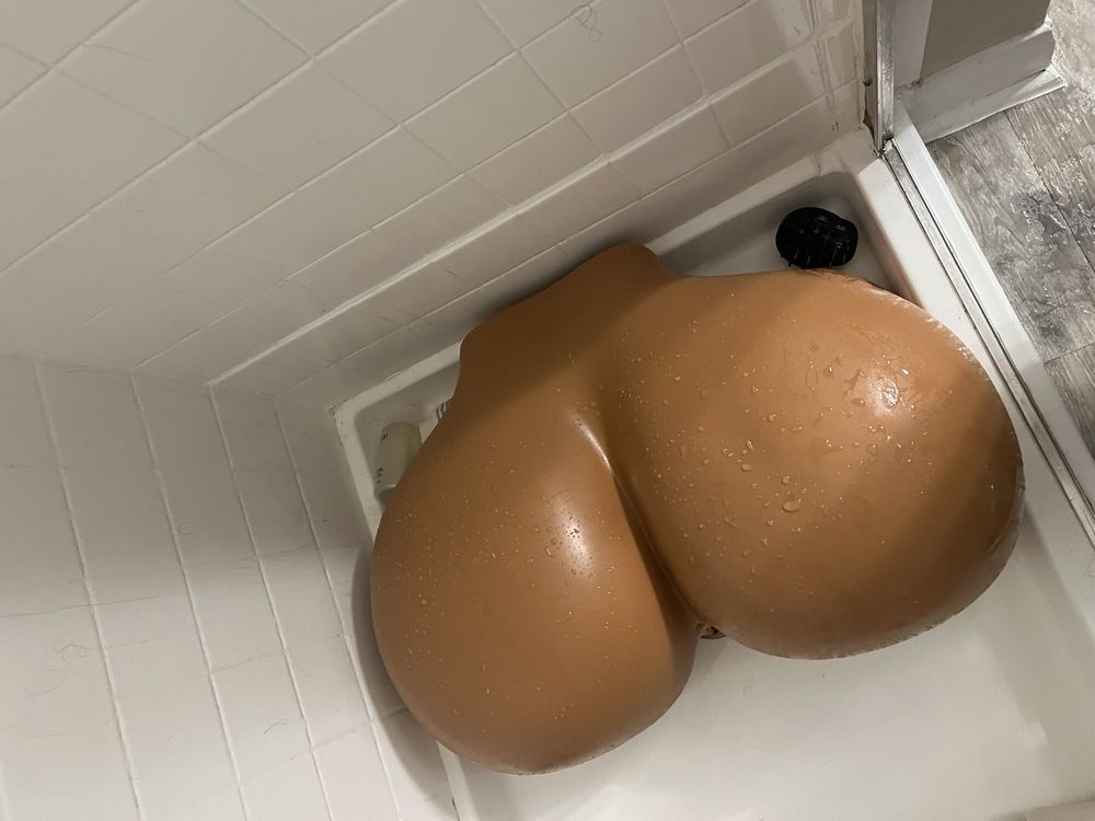 Enormous Booty Fucked Toy Soaking Wet