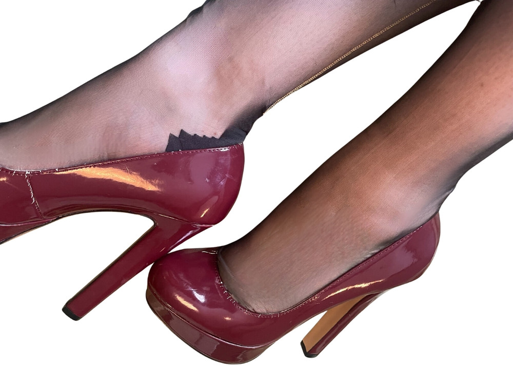 Tobie Nash in Stockings, Suspenders and High Heels #10