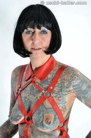 photo shoot with full body tattooed milf cleo         