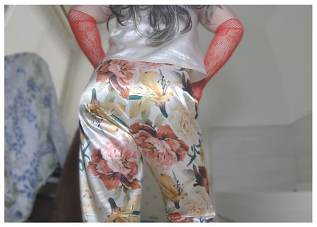 Sellyna trans brincando com seu cuzinho quente e faminto 