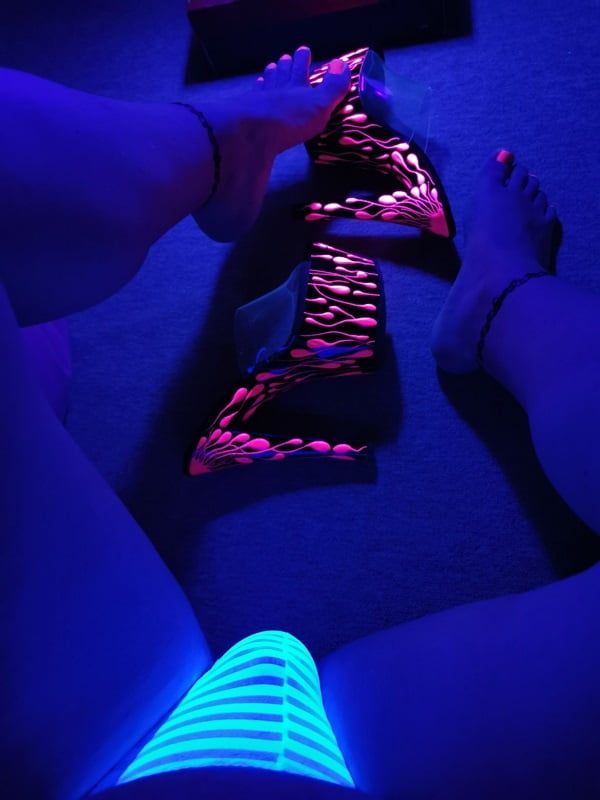 Sexy CD Feet On High Heels Posing In Neon Light #26