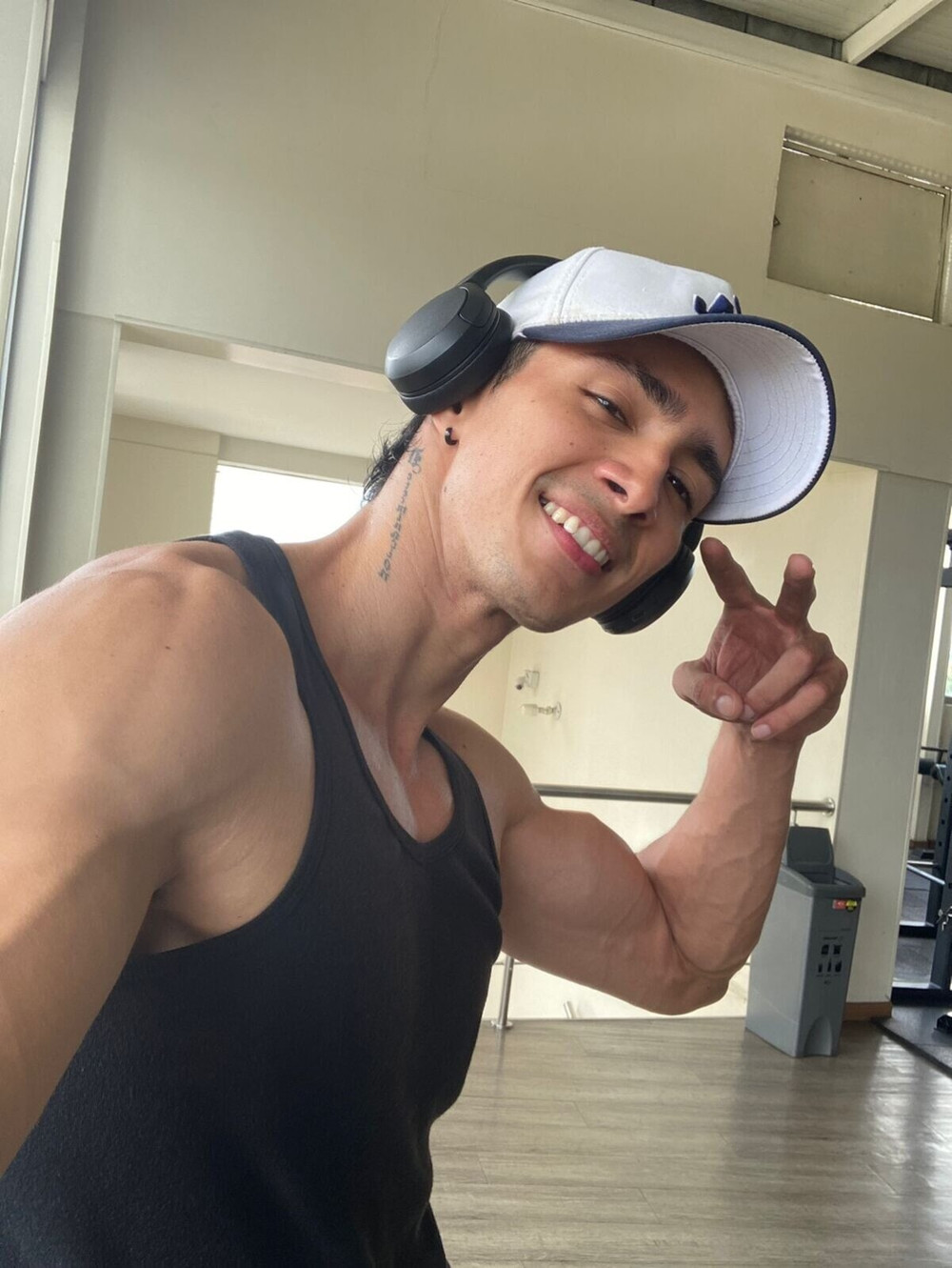 Oliver Bennet Free Photos #3