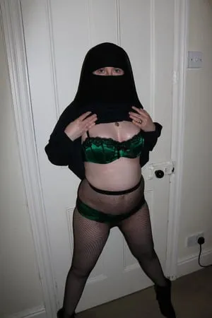 burqa niqab fishnet pantyhose         