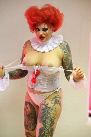 if pennywise was a whore         