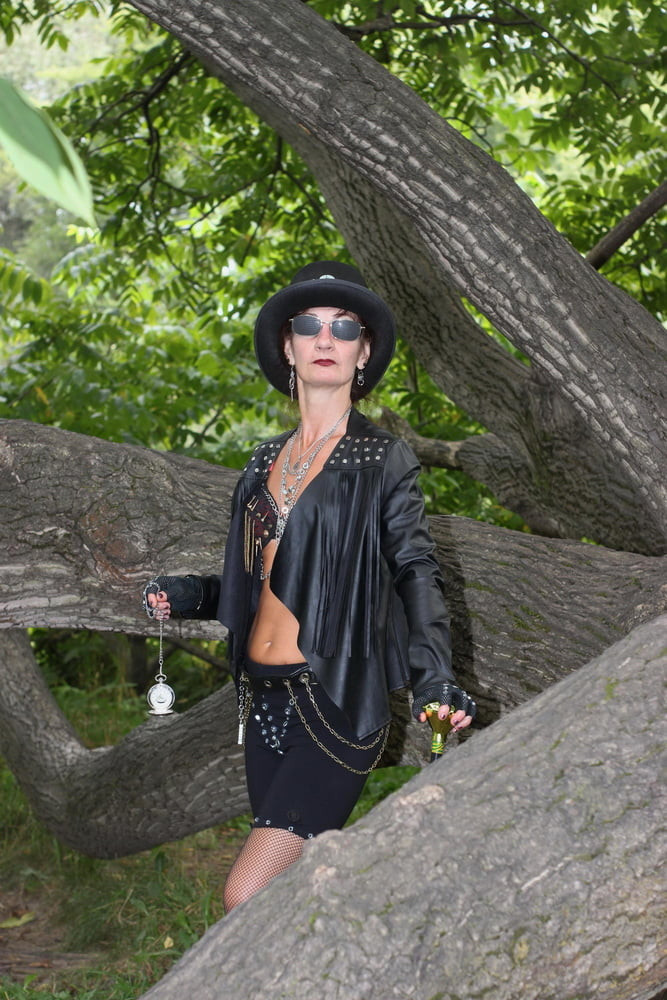 Clockpunk under tree #7