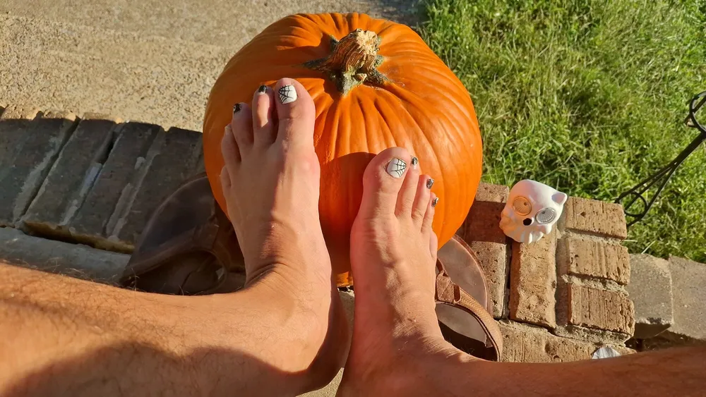 Pumpkin feet