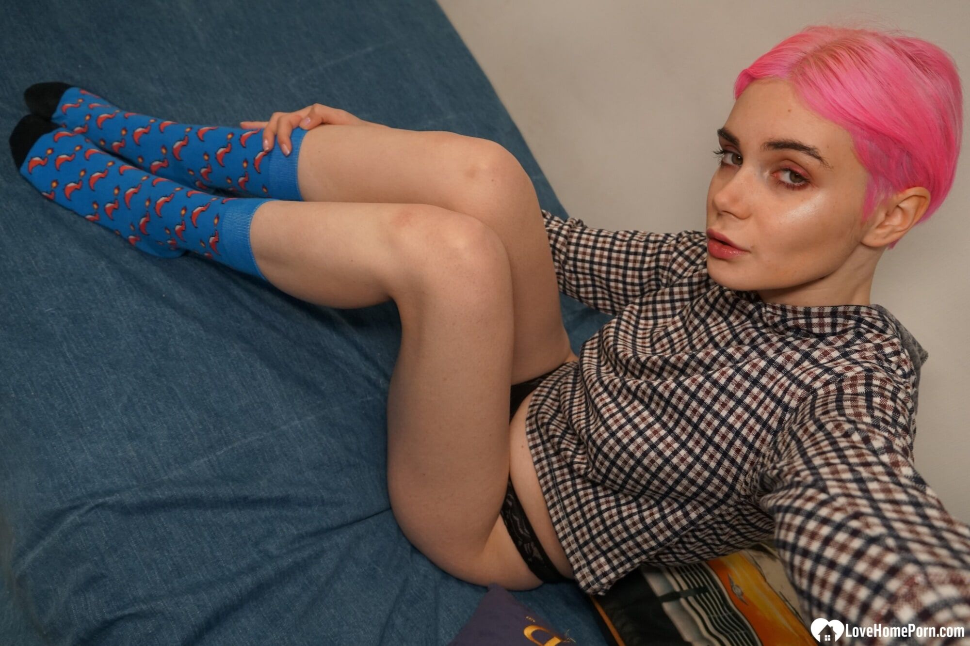 Pink-haired pixie cut and hot POV nudes