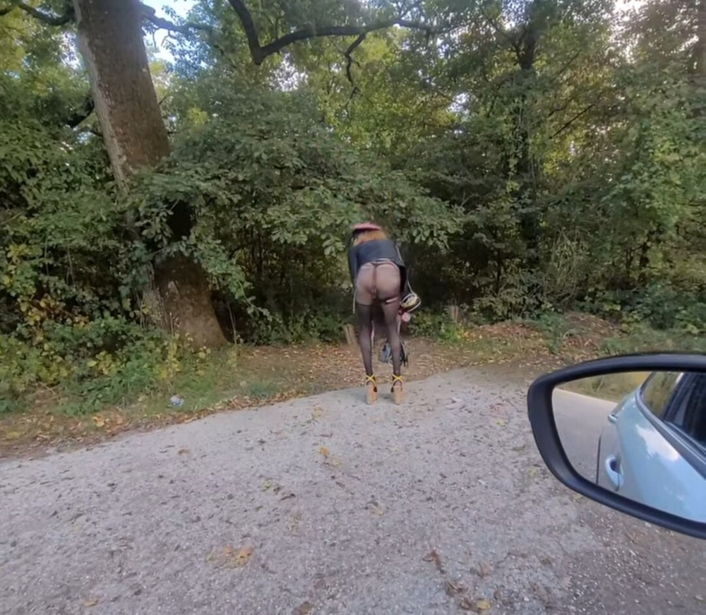 ExhiB🚗P U B L I C en Pute sur un Parking en Foret #6