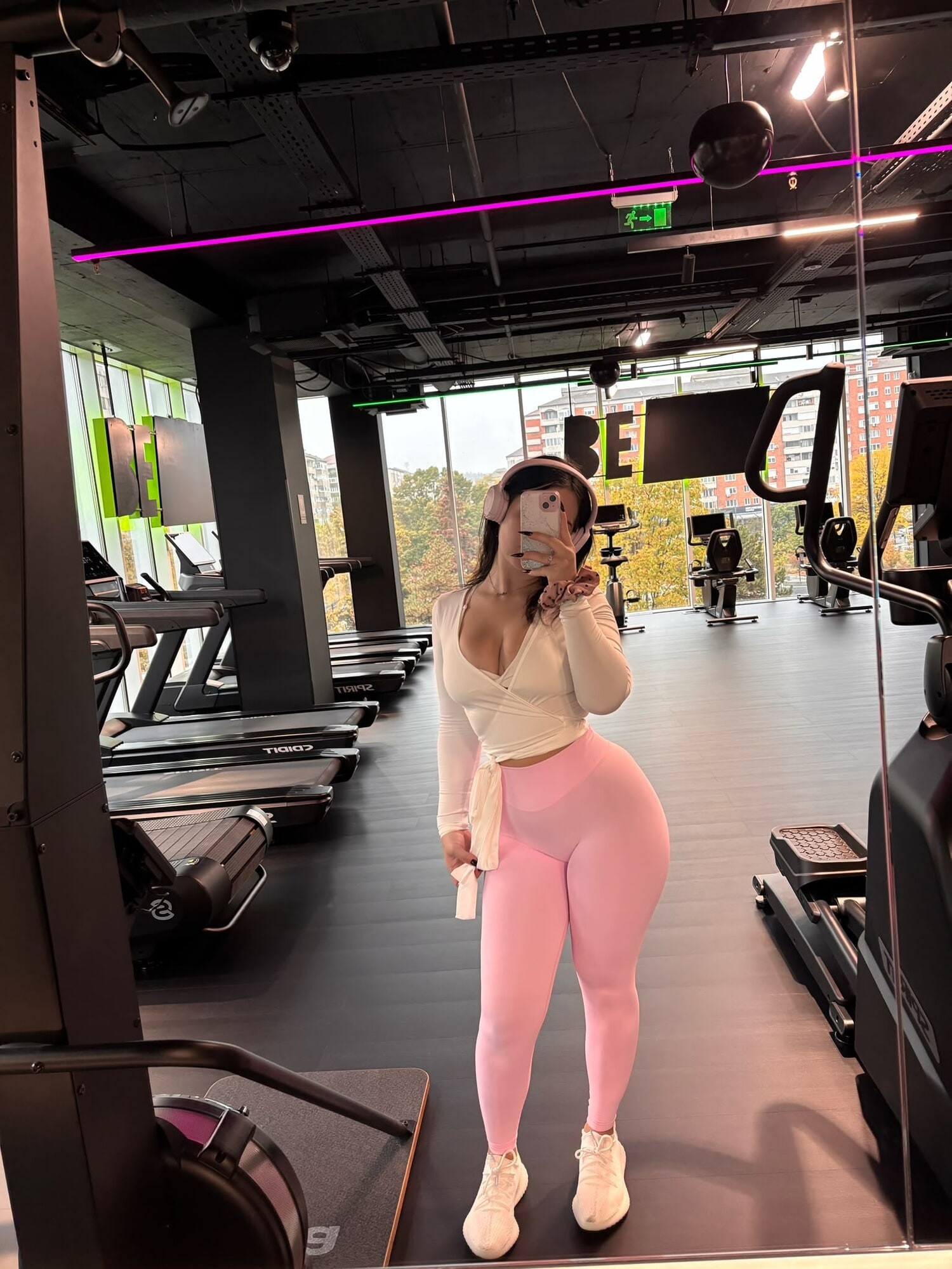 Gym day in pink, full sets in my bio