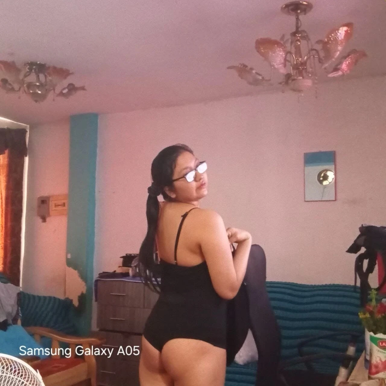 Soy Leslyx, linda, imut y con un culo grande. Sigueme siempr