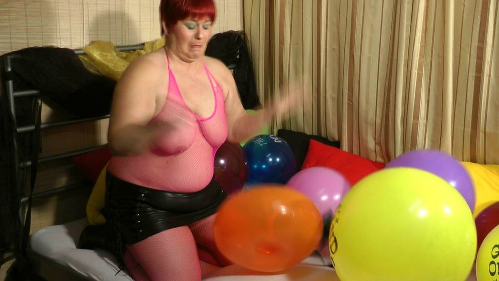 Popping balloons - Fetish Video #10