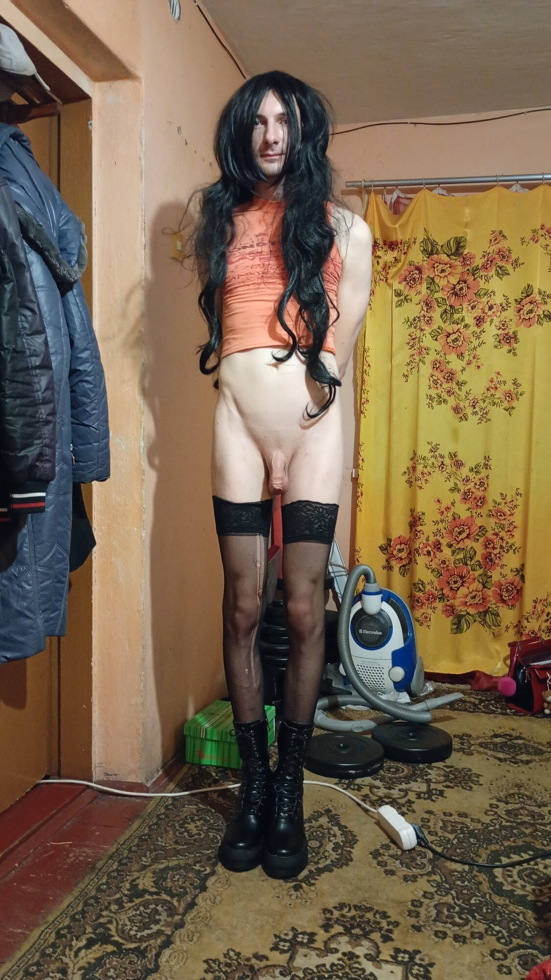 Alice in room