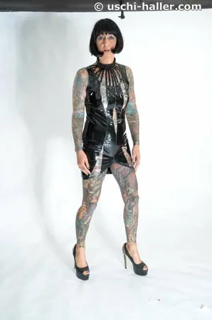 photo shoot with full body tattooed milf cleo           