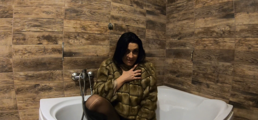 Pee play in bathtub while wearing a fur coat and pantyhose  #9