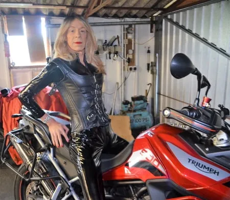     alesssia travestita on triumph tiger         