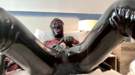 Alice Latexy in dildo fuck