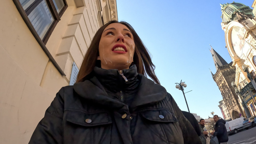 Aleya Sun Cum walk and Wetting in the center of Prague #19