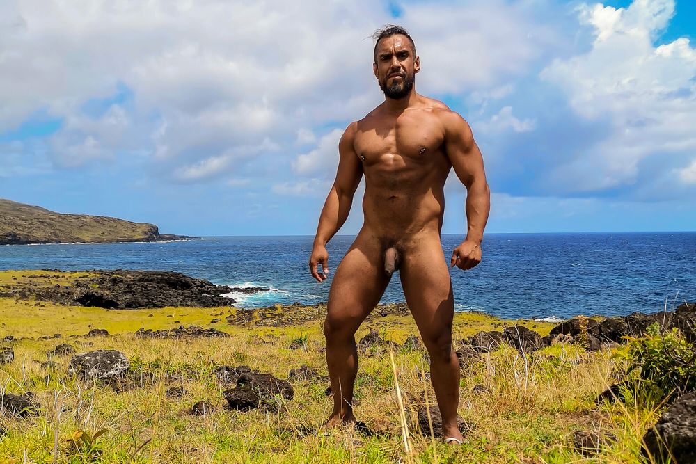 Nude Bodybuilder in Rapa Nui