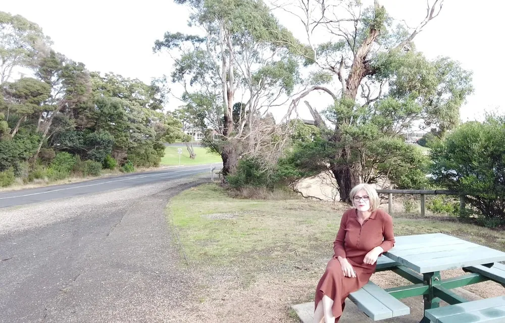 Crossdress Roadtrip following the river to the ocean