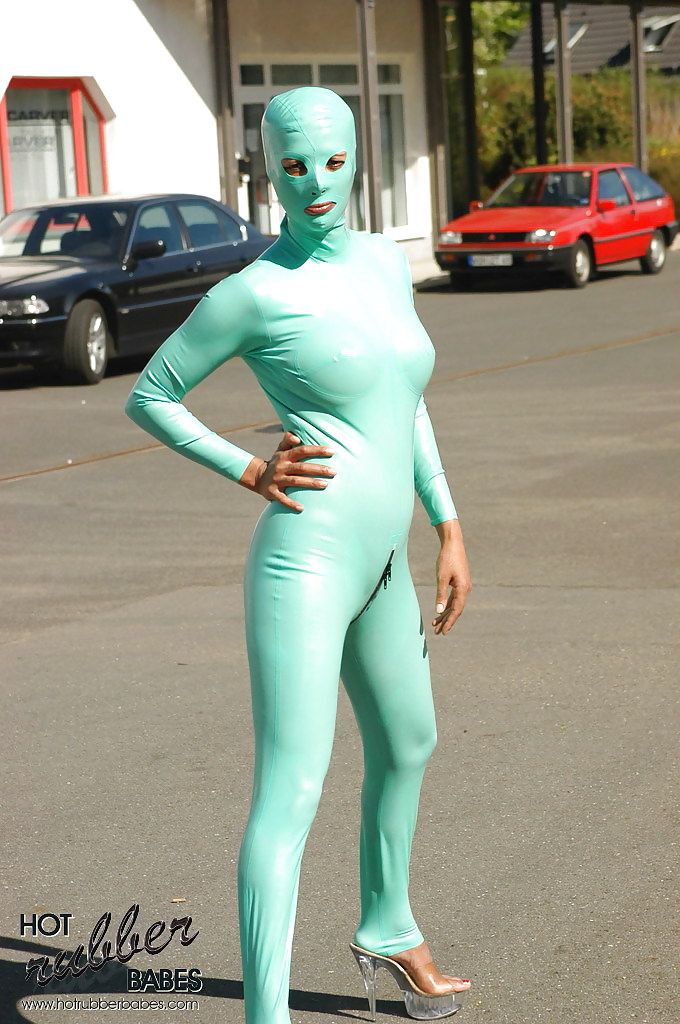 Hotrubberbabe Samantha in green latex #10