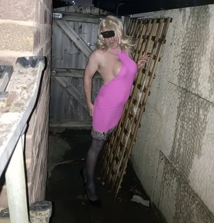 suziexx alleyway hooker dress up         