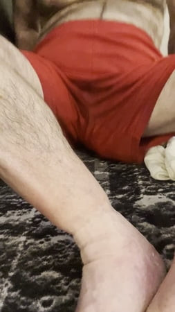 The Coach Carl, barefoot and red shorts 8893 5834