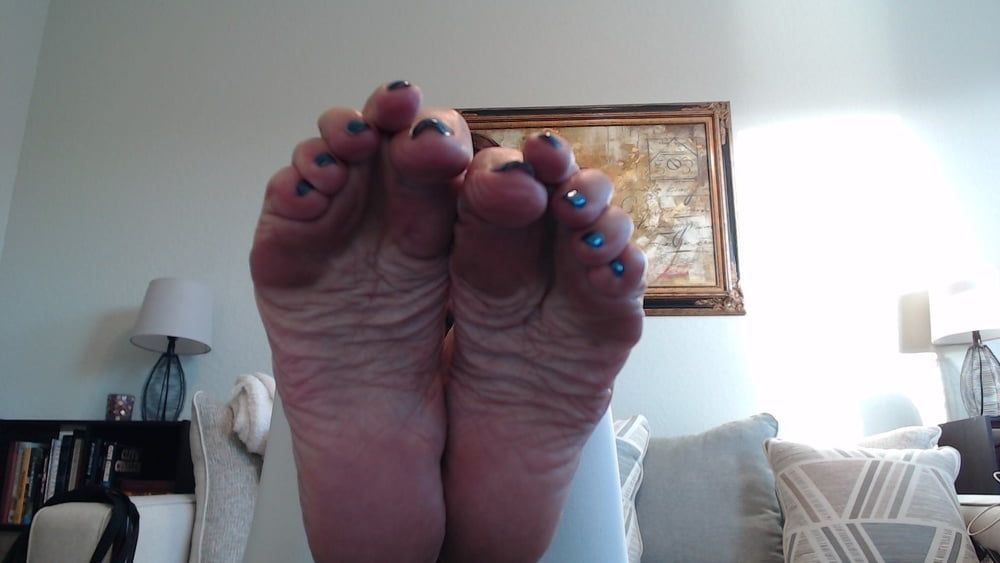 Clean Feet soles toe spreads and arches #6