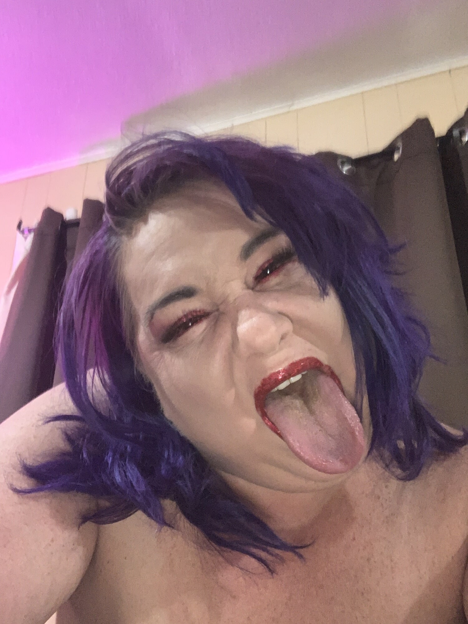 Lip gloss, and titties