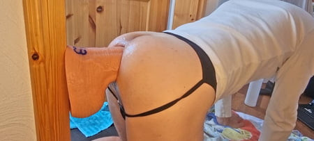 Incredible anal fuck with 9,3 cm fat dildo