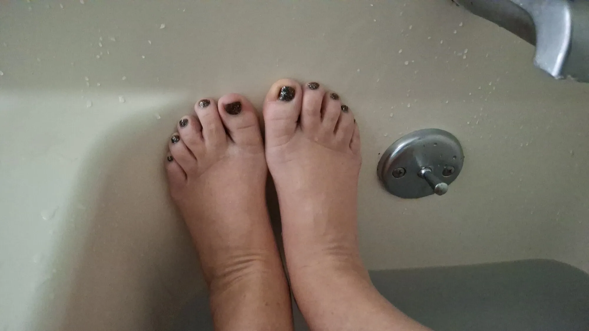 Feet in the bath tun