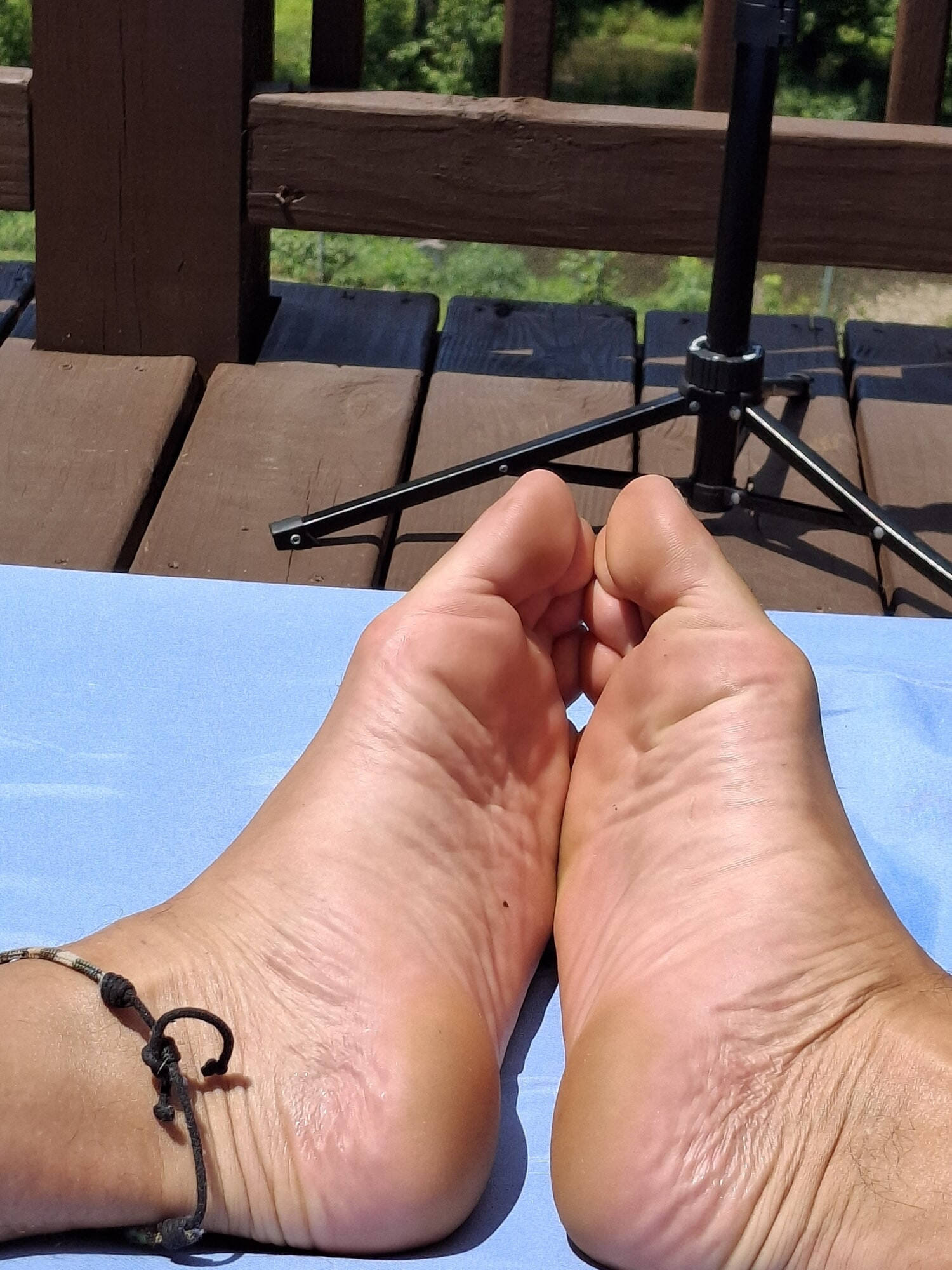 I need a footboy to pamper my well-kept feet #4