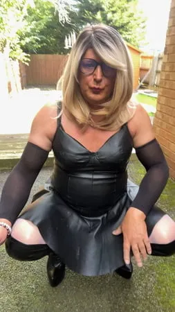 amateur crossdresser kellycd     sexy milf in black boots         