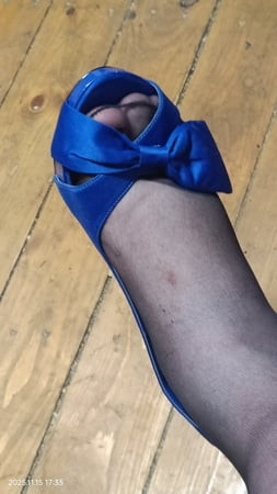 Sepatu untuk para fetish kaki di luar sana