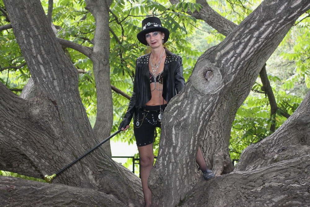 Clockpunk under the tree 2 #8