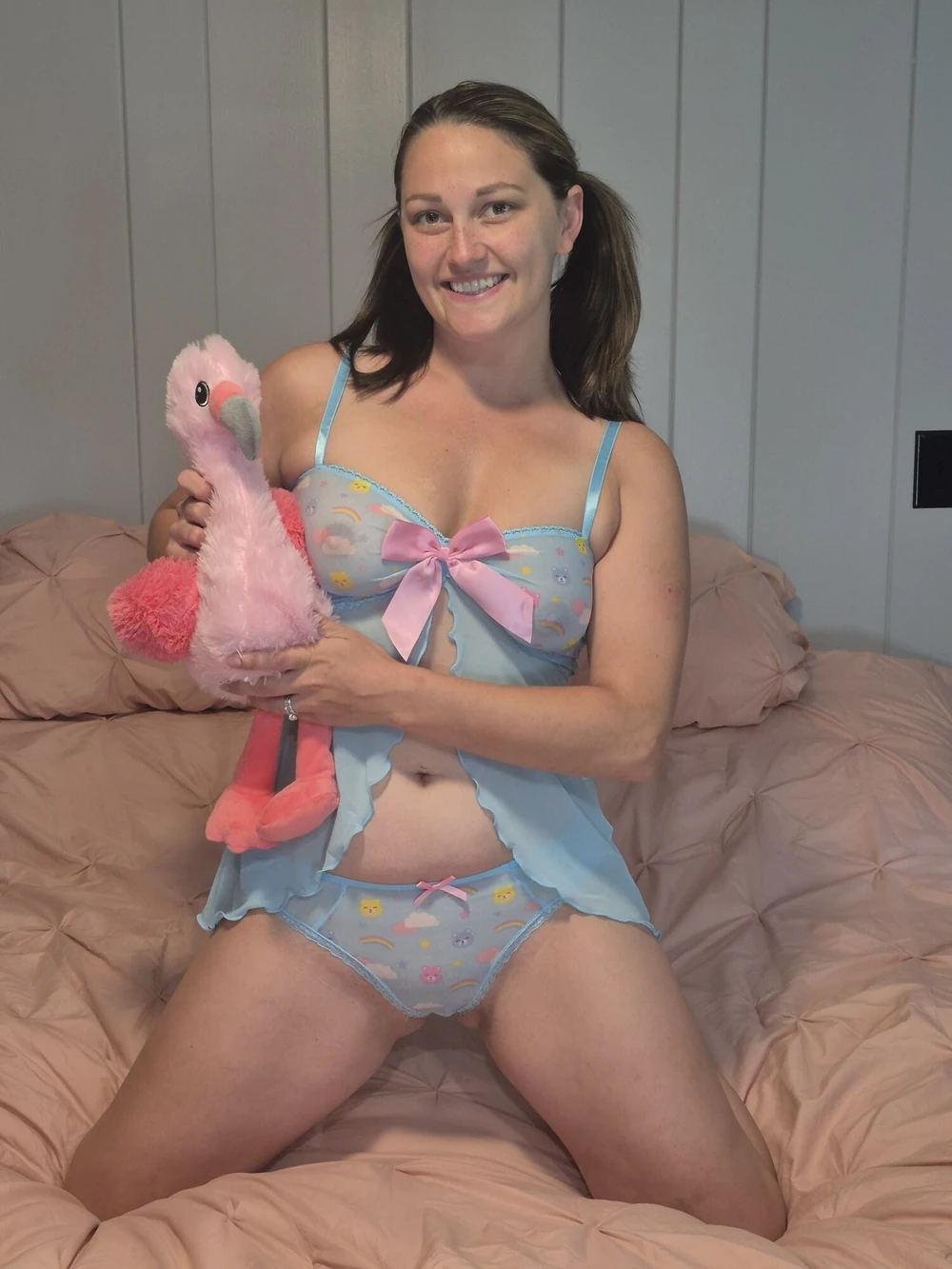 Scarlettravenxo OF posing LITTLE #2