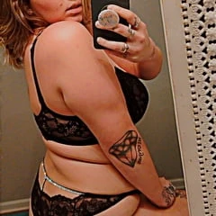 Thick ass white girl